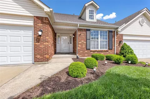 2187 Mcgregor Cir, O'fallon, MO 63368 photo 2