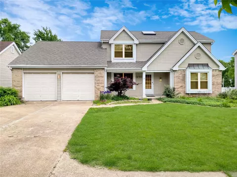 6722 Christopher Dr, Saint Louis, MO 63129