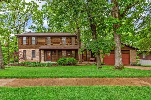 2776 Brandenberg Ln, Saint Louis, MO 63129