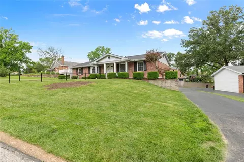 453 Hill Trail Dr, Ballwin, MO 63011 photo 3