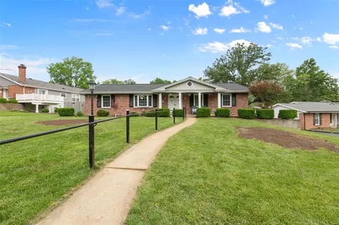 453 Hill Trail Dr, Ballwin, MO 63011 photo 2