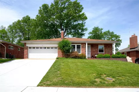 8213 Mackenzie Rd, Saint Louis, MO 63123