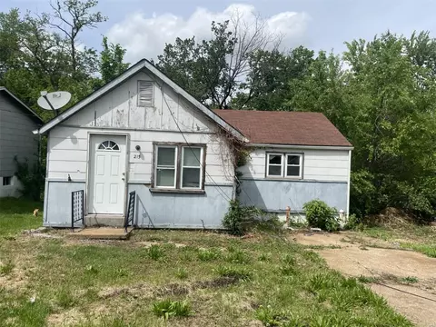 215 Gladys Ave, Saint Louis, MO 63135