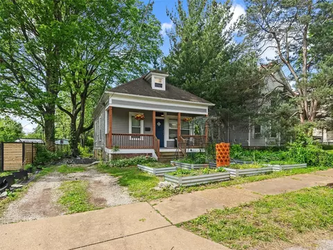 7210 Anna Ave, Maplewood, MO 63143