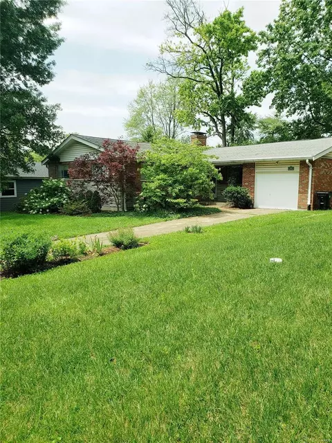 1151 N Dickson St N, Kirkwood, MO 63122