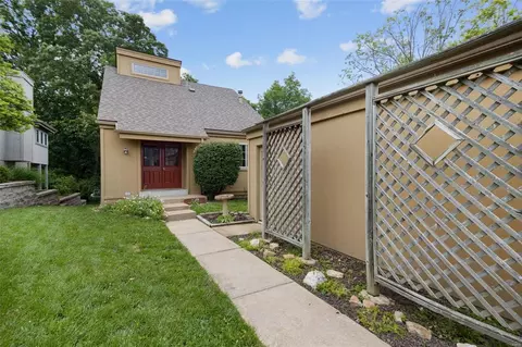 1563 Beacon Woods Ct, Manchester, MO 63021 photo 2