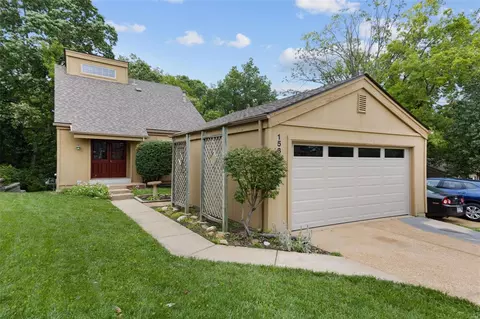 1563 Beacon Woods Ct, Manchester, MO 63021