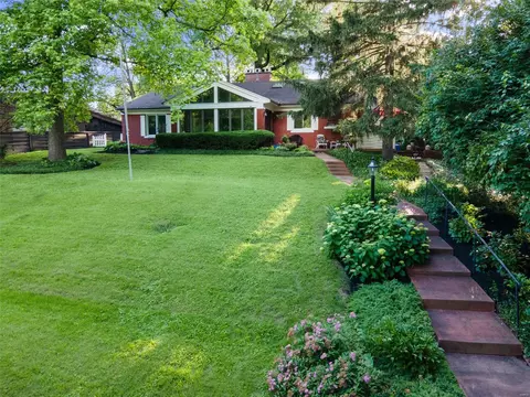 63 Glen Rd, Saint Louis, MO 63119