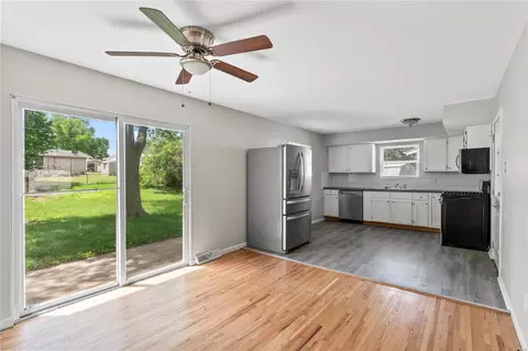 Living - 23 Saali Dr, O'fallon, MO 63366 photo 2 of 5