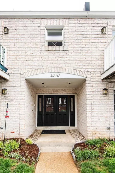 4353 Chateau De Ville Dr #F, Saint Louis, MO 63129