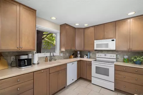 Kitchen - 1125 Jade Wind Dr, Ballwin, MO 63011 photo 4 of 6