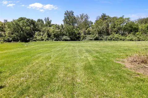 Exterior - 1125 Jade Wind Dr, Ballwin, MO 63011 photo 4 of 10
