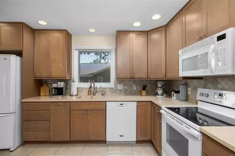 Kitchen - 1125 Jade Wind Dr, Ballwin, MO 63011 photo 6 of 6