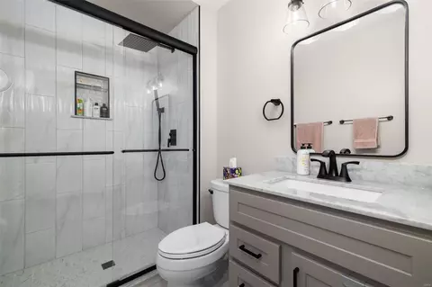 Bath - 1125 Jade Wind Dr, Ballwin, MO 63011 photo 2 of 3