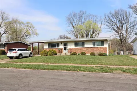 765 Kostka Ln, Florissant, MO 63031