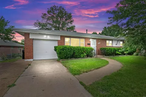 9744 Mackenzie Rd, Saint Louis, MO 63123