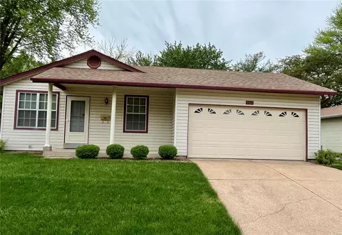 556 Queen Ann Dr, Hazelwood, MO 63042