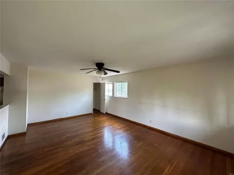 10219 Hobkirk Dr, Saint Louis, MO 63137 photo 2