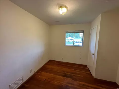 10219 Hobkirk Dr, Saint Louis, MO 63137 photo 4
