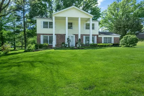 217 Laduemont Dr, Saint Louis, MO 63141