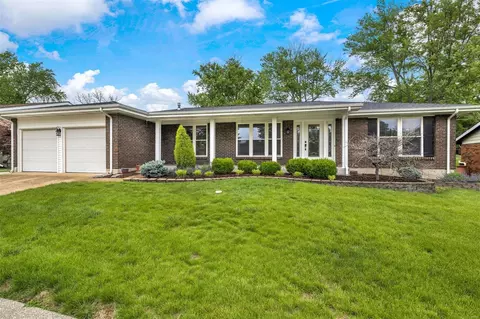 2643 Cathedral Dr, Saint Louis, MO 63129
