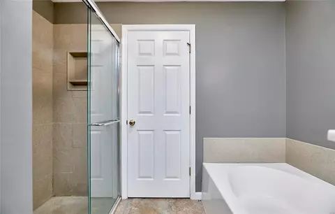Bath - 546 Copper Meadows Ln, O'fallon, MO 63368 photo 3 of 7