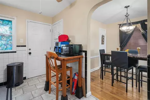 Entry Way - 6336 Everett Dr, Berkeley, MO 63134 photo 1 of 3