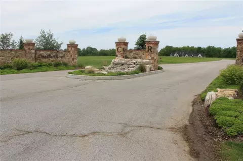 501 Castle Rock Bend Dr, Saint Paul, MO 63366