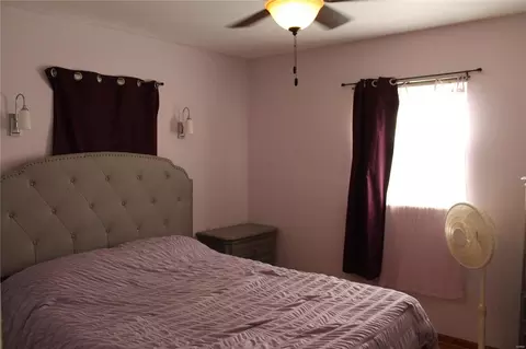 Bedroom - 3502 High Dr, Saint Ann, MO 63074 photo 4 of 6