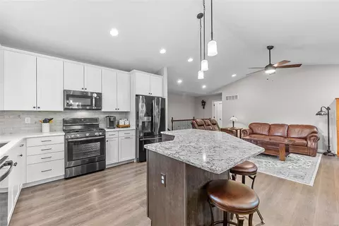 528 Brookside Forest Ct, O'fallon, MO 63366 photo 2