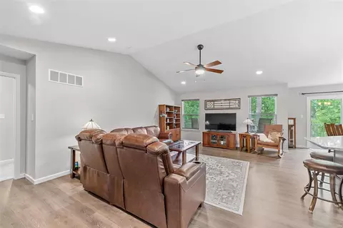 528 Brookside Forest Ct, O'fallon, MO 63366 photo 7
