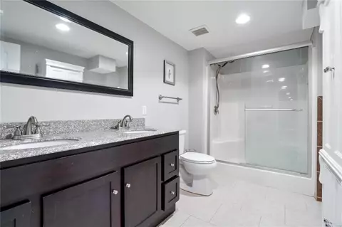 Bath - 334 Elmcrest Dr, Ballwin, MO 63011 photo 5 of 5
