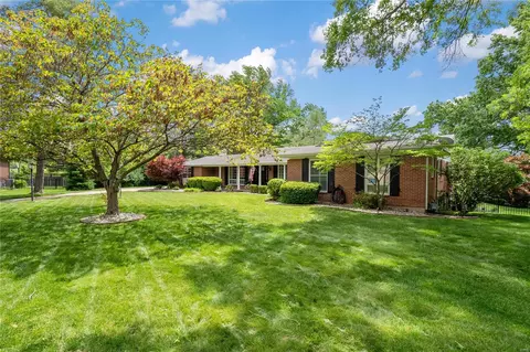 Exterior - 334 Elmcrest Dr, Ballwin, MO 63011 photo 17 of 18