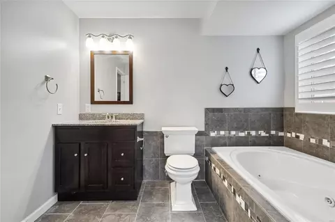 Bath - 334 Elmcrest Dr, Ballwin, MO 63011 photo 4 of 5