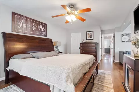 Bedroom - 334 Elmcrest Dr, Ballwin, MO 63011 photo 4 of 10
