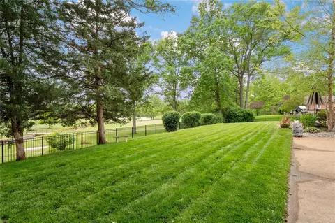 Exterior - 334 Elmcrest Dr, Ballwin, MO 63011 photo 5 of 18