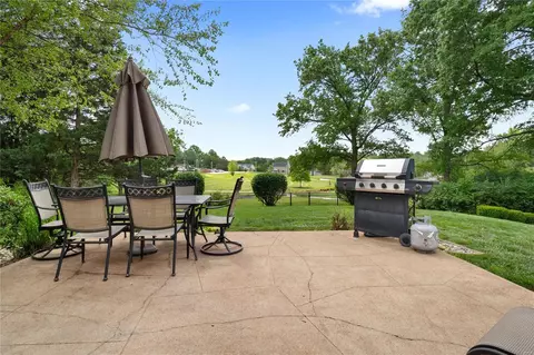 Exterior - 334 Elmcrest Dr, Ballwin, MO 63011 photo 4 of 18