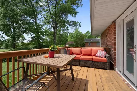 Exterior - 334 Elmcrest Dr, Ballwin, MO 63011 photo 9 of 18