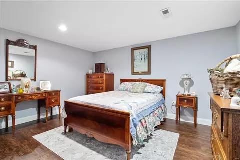 Bedroom - 334 Elmcrest Dr, Ballwin, MO 63011 photo 8 of 10