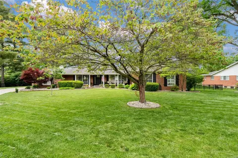 Exterior - 334 Elmcrest Dr, Ballwin, MO 63011 photo 2 of 18