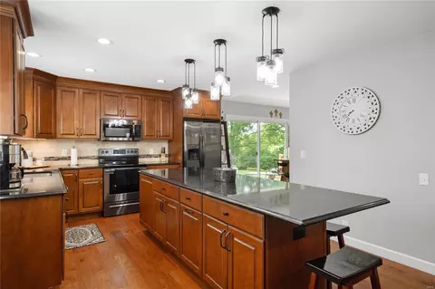Kitchen - 334 Elmcrest Dr, Ballwin, MO 63011 photo 5 of 7