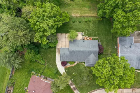 View/Area - 334 Elmcrest Dr, Ballwin, MO 63011 photo 2 of 3