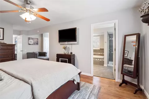 Bedroom - 334 Elmcrest Dr, Ballwin, MO 63011 photo 5 of 10