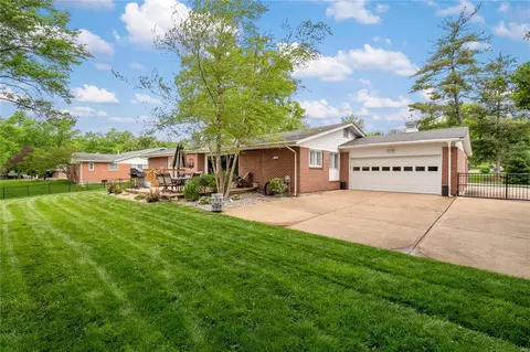 Exterior - 334 Elmcrest Dr, Ballwin, MO 63011 photo 16 of 18