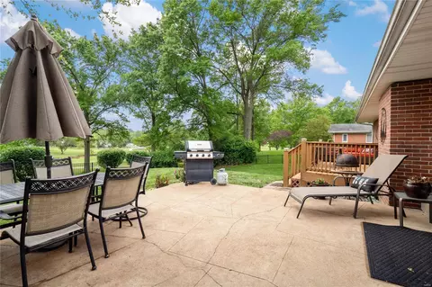 Exterior - 334 Elmcrest Dr, Ballwin, MO 63011 photo 11 of 18
