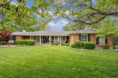 334 Elmcrest Dr, Ballwin, MO 63011