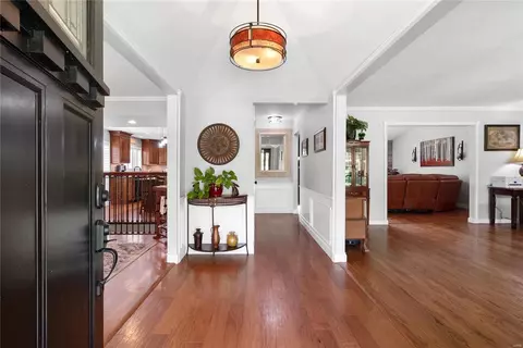 Entry Way - 334 Elmcrest Dr, Ballwin, MO 63011 photo 1 of 3