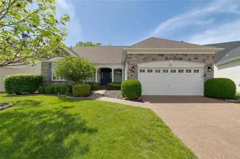 674 Falconcrest Dr, Lake Saint Louis, MO 63367