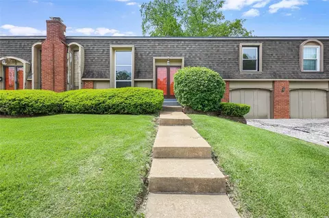 12235 Partridge Run Dr, Florissant, MO 63033