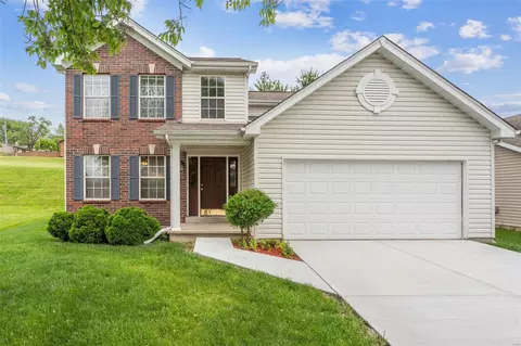 10780 Oak Pointe Dr, Saint Ann, MO 63074